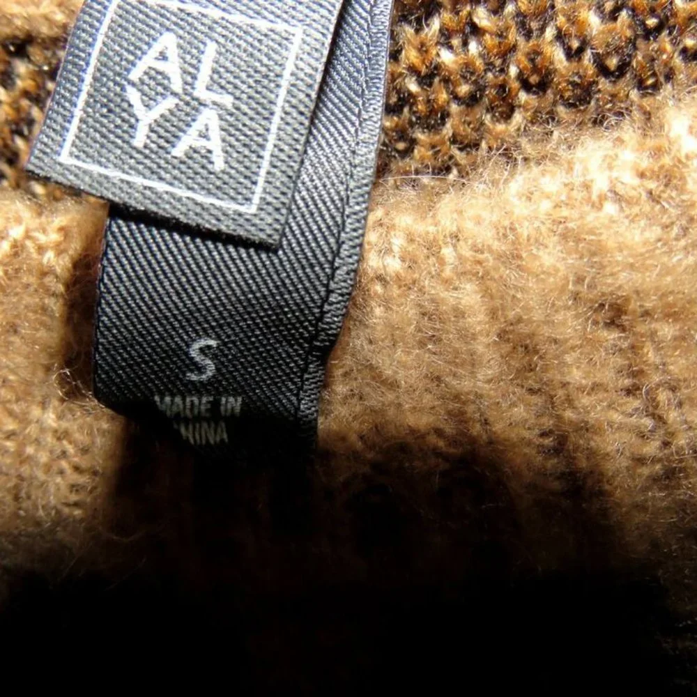 Francesca's Alya Animal Print Fuzzy Crewneck Pullover Sweater Size Small EUC